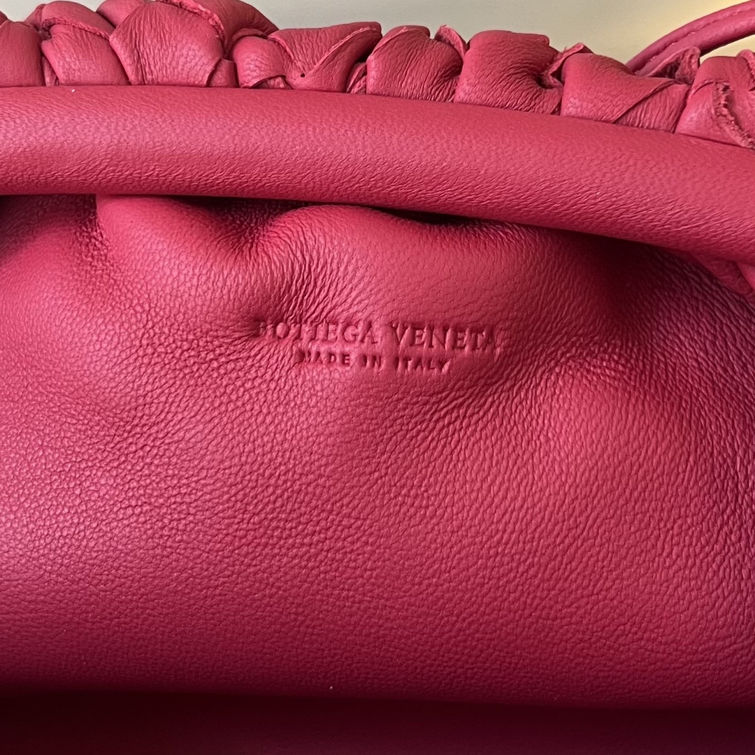 Mini Pouch Intrecciato Leather Clutch Rouge Pivoine